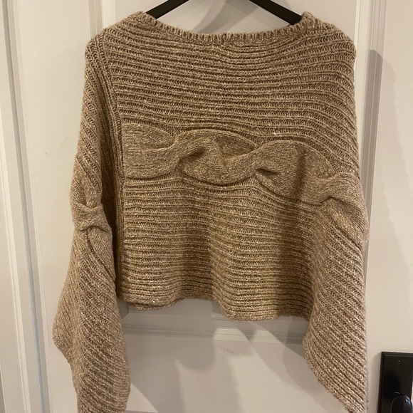 Beige knit shawl - Picture 1 of 1